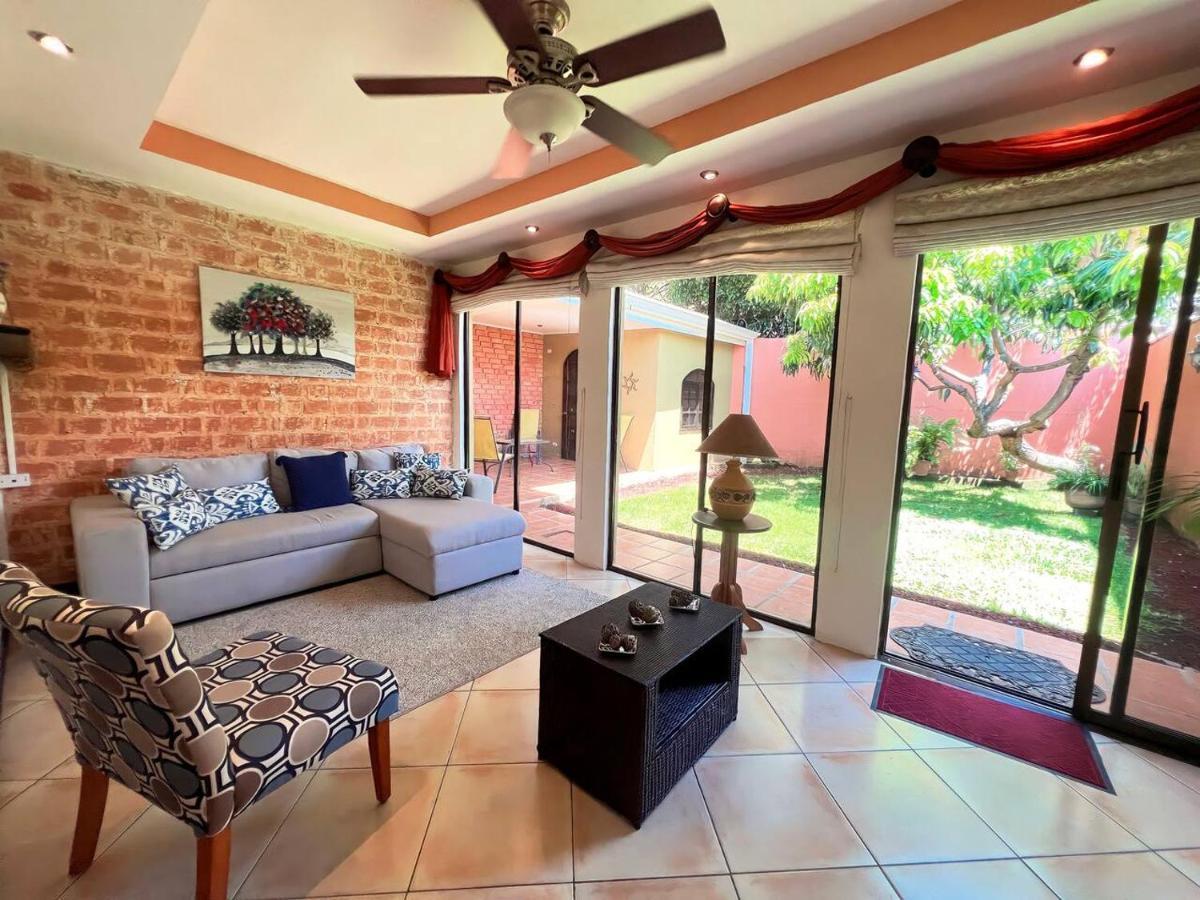 Beautiful Home W/ Backyard, Ac - Close To Airport Brasil Extérieur photo