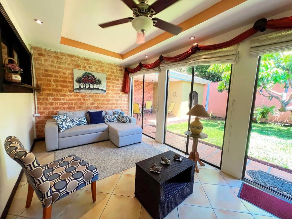 Beautiful Home W/ Backyard, Ac - Close To Airport Brasil Extérieur photo